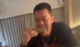 网红爸爸吃瓜南京视频,揭秘城市生活百态